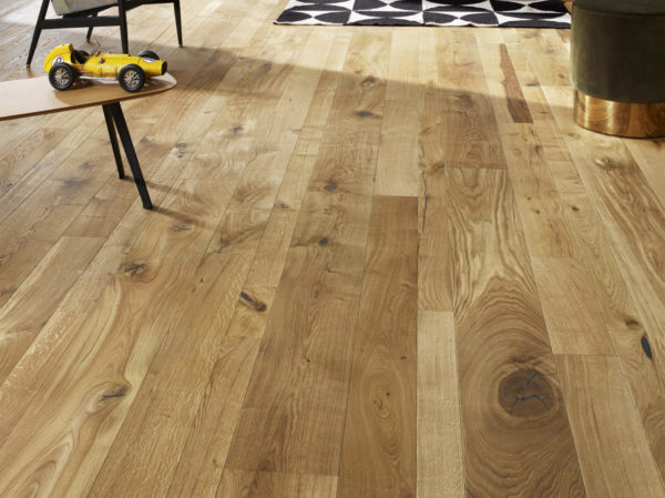 Effacer les rayures de son parquet : nos 4 astuces - Design Parquet