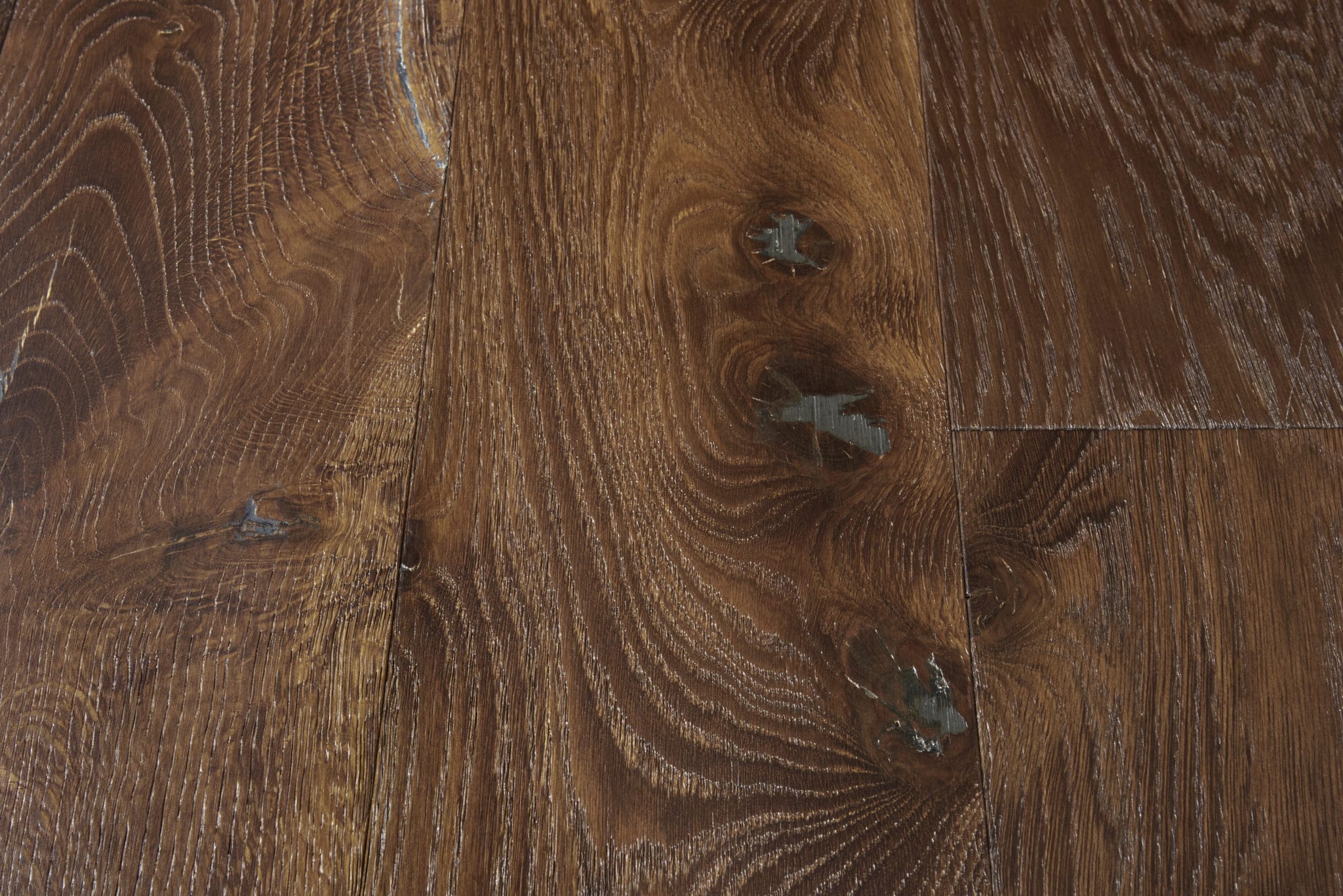 LUBERON dark wood brown knots