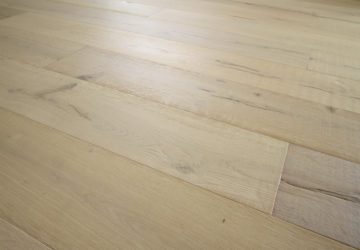 Thumbnail of http://Design%20Parquet%20-%20TIGNES%20-%20CA%20-%20Structuré%20-%20Traces%20de%20sciage%20-%20Raboté%20main%20-%20Vernis%20incolore%20-%20Mountains%20-%20zoom